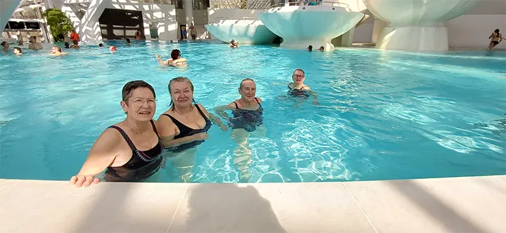 Bénévole et piscine - Association Grand R